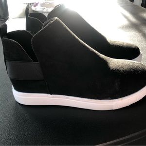 Like new black sneaker wedges